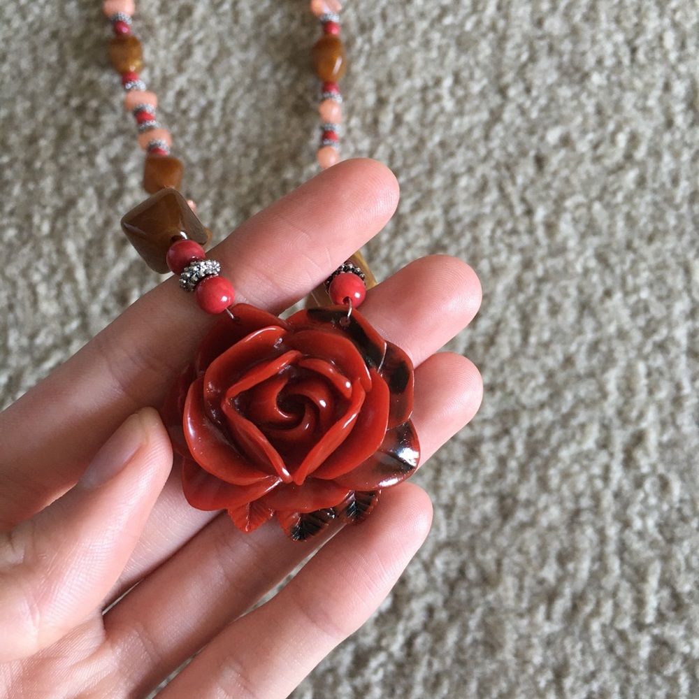 BEADED ROSE NECKLACE 🌹 - Picture 4 of 6